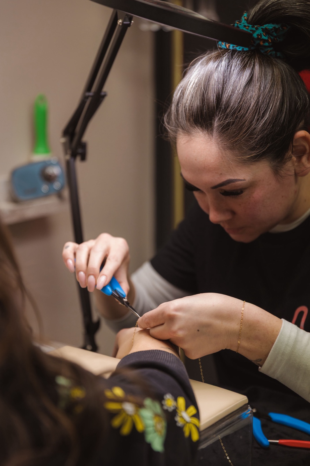 Ashlea cutting and fitting a chain to length